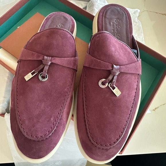 Elegant Suede Loafers in Rich Burgundy - Picture 1 of 4